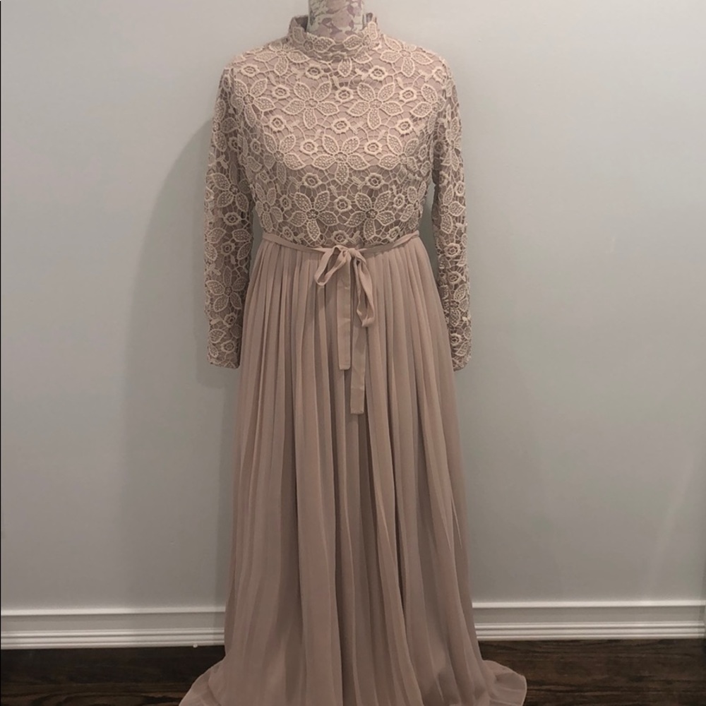 INAYAH Long Sleeve Formal Gown